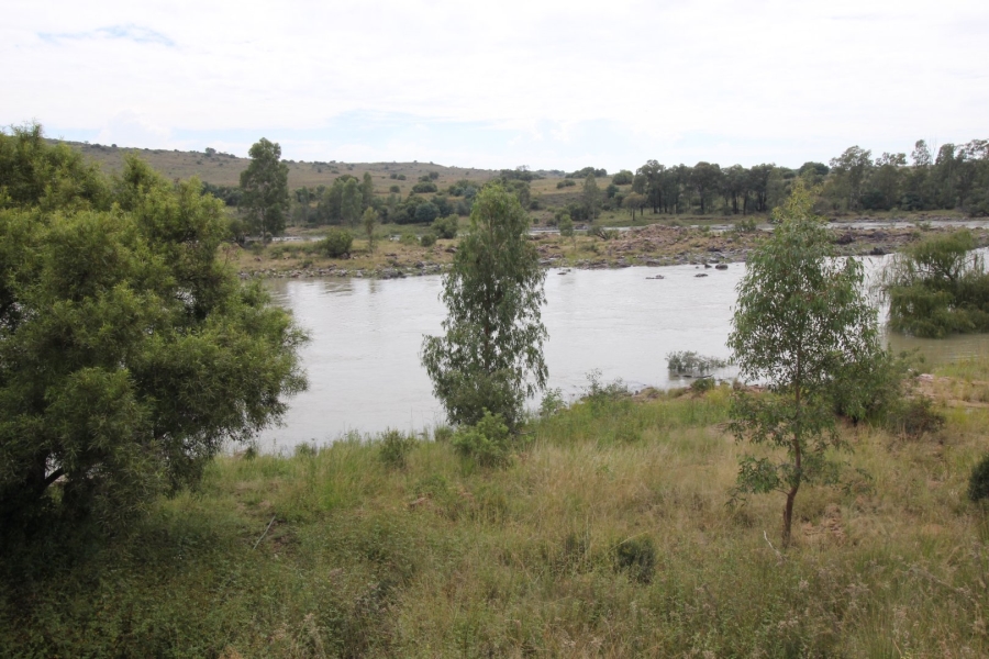 3 Bedroom Property for Sale in Lake Deneysville Free State